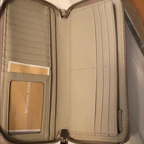 Michael Kors Large Grey Wallet - Picture 2 of 5